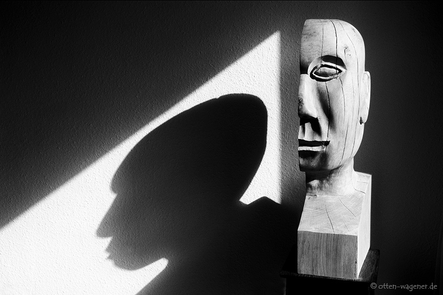 Zur Hälfte abwesend